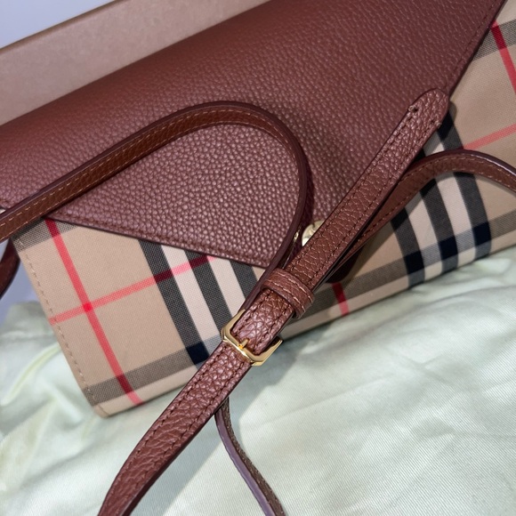 Burberry Hannah Envelope Wallet Handbag Shoulder Bag Strap Nova Check Leather - Picture 5 of 16